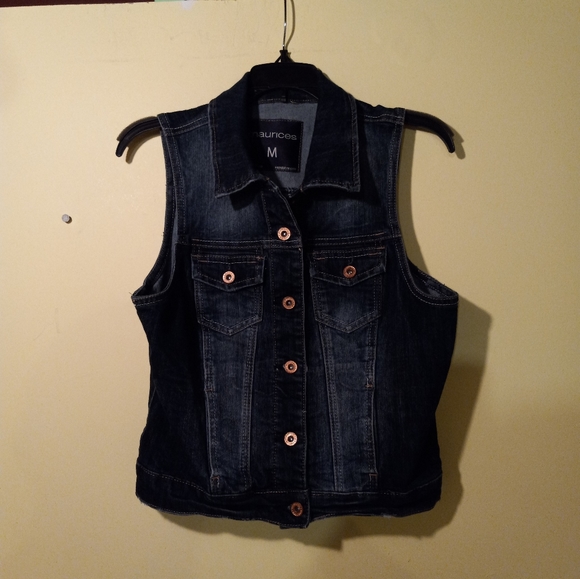 Women's Maurice's Jean Vest. - Picture 1 of 3